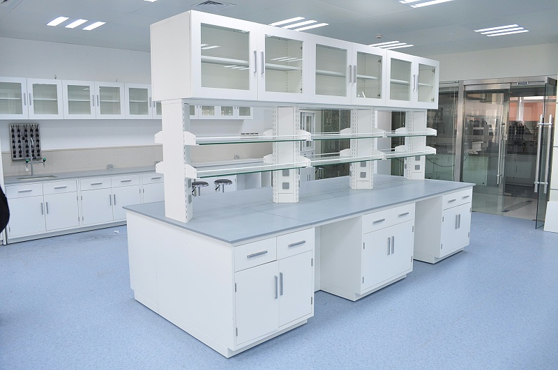 實(shí)驗(yàn)臺(tái)