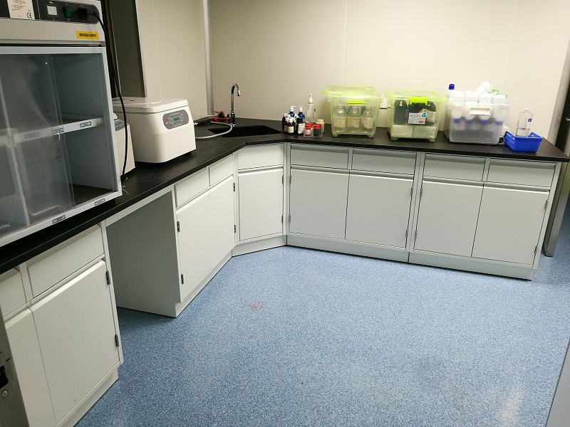 全鋼實(shí)驗(yàn)臺(tái)44